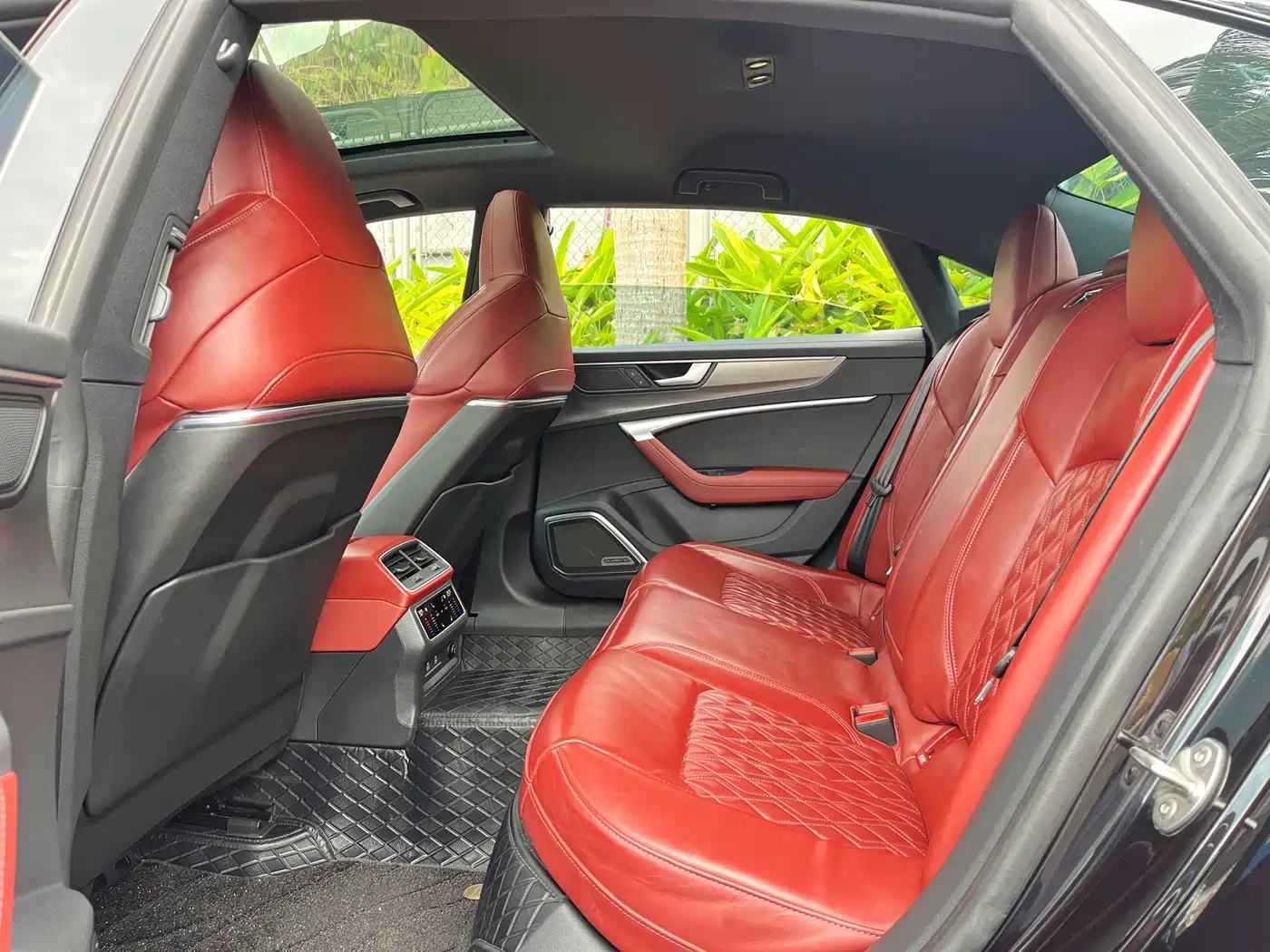Audi A7L 2024 45 TFSI quattro Black Warrior Edition фото 6