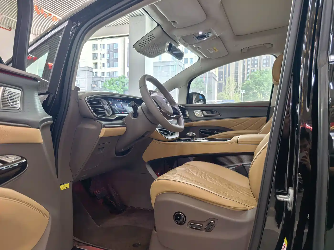 Denza D9 2022 DM-i 970 AWD Flagship фото 6