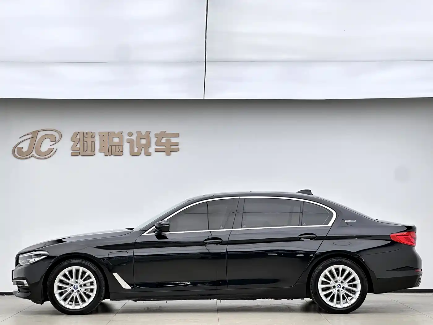 BMW 5 Series New Energy 2019 Facelift 530Le Pioneer Edition фото 8