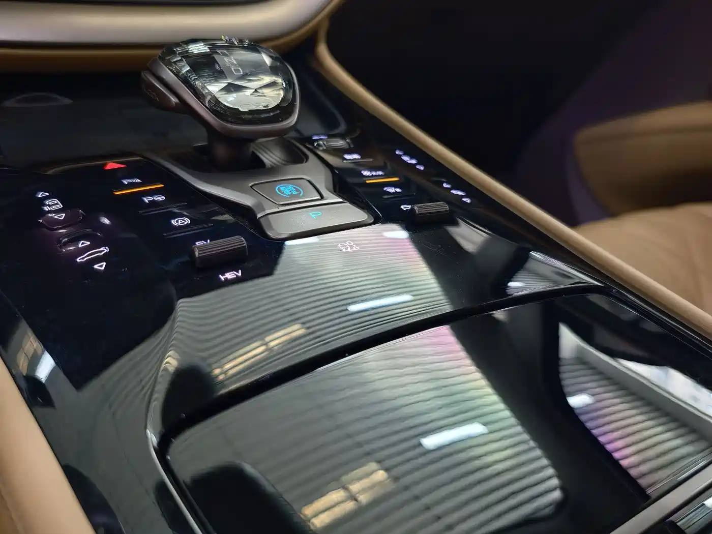 Denza D9 2022 DM-i 970 AWD Flagship фото 12