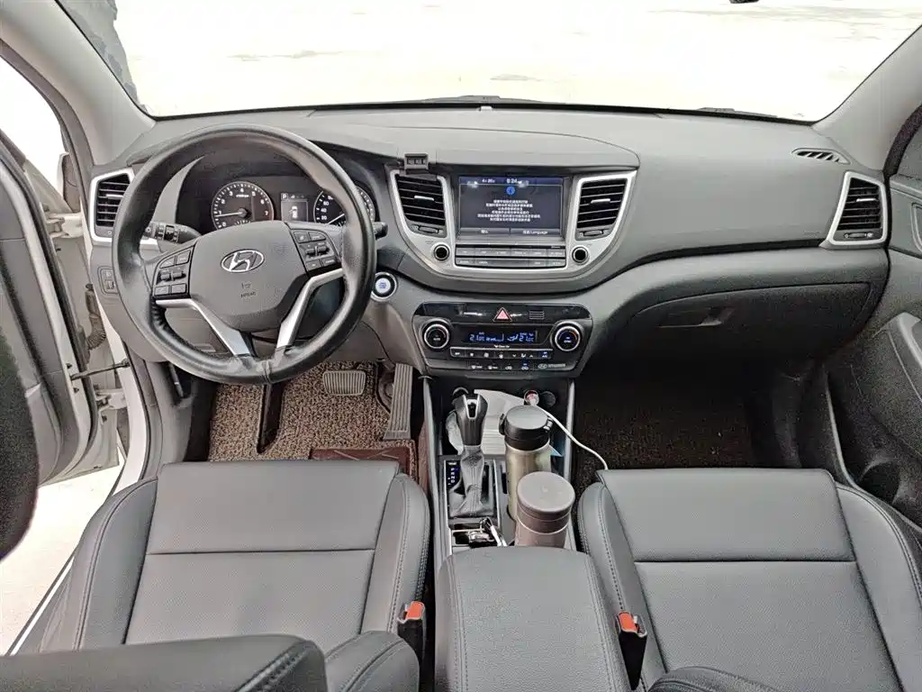 Hyundai Tucson 2015 1.6T Dual Clutch 2WD Leading фото 13