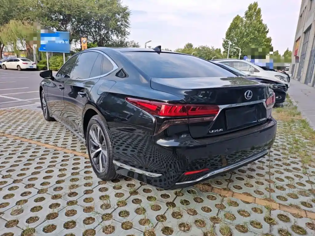 2023 Lexus LS