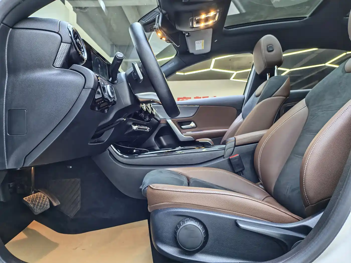 Mercedes-Benz A-Class 2019 A 180 L Sport Sedan фото 8