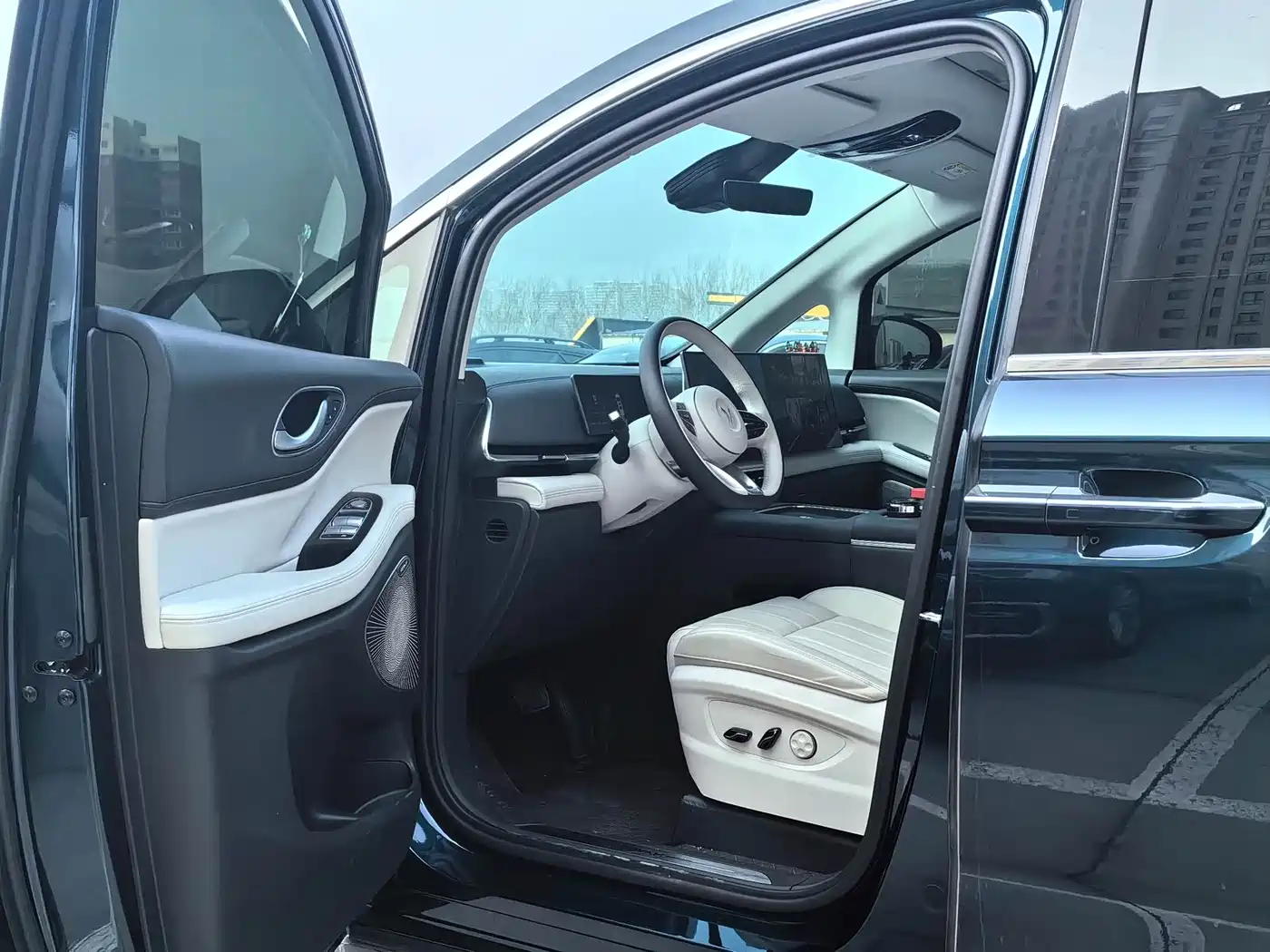 Voyah Auto Voyah Dreamer 2025 PHEV AWD Flagship Kunpeng Edition фото 10