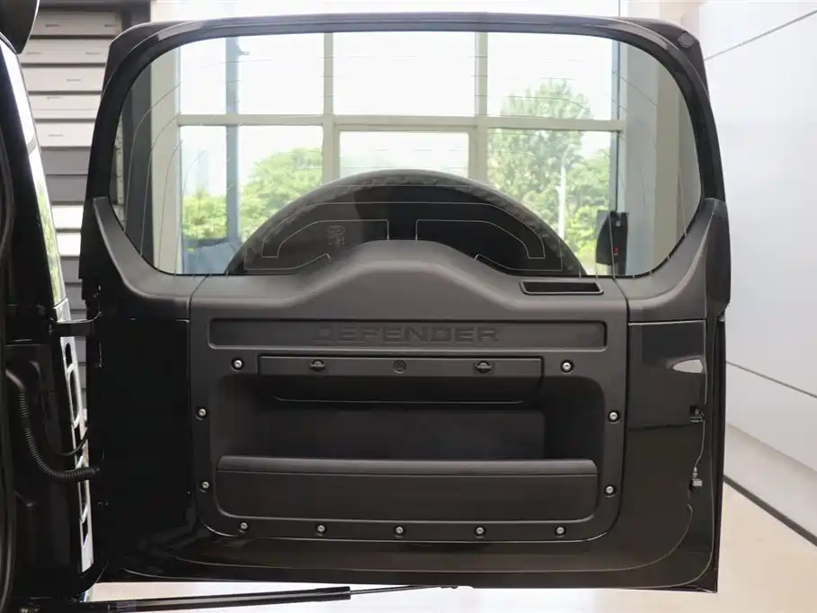 Land Rover Defender 2024 110 3.0T P400 X фото 33