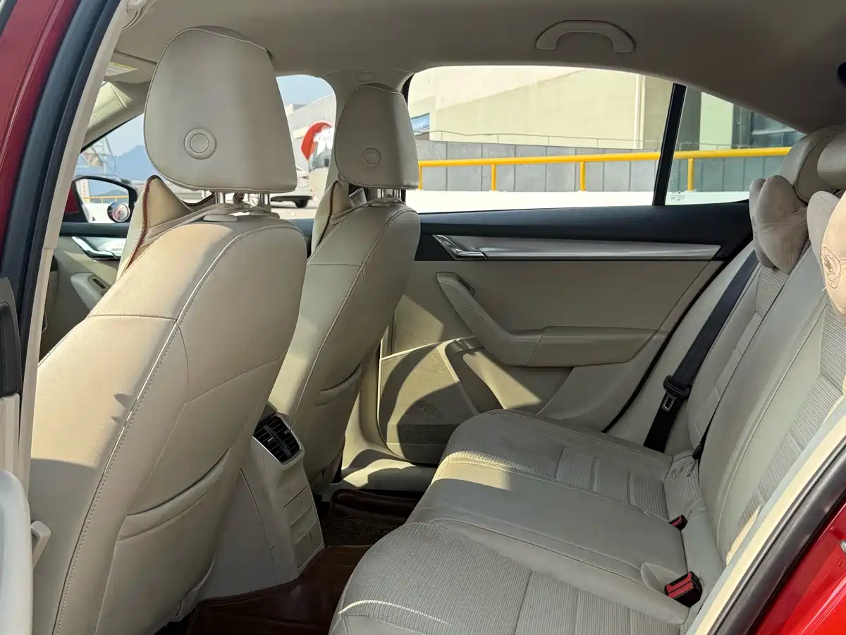 Škoda Octavia 2015 1.6L Automatic逸杰版 фото 7