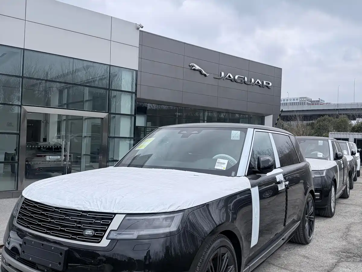 Land Rover Range Rover 2026 Model 3.0 L6 400PS SE Long Wheelbase Version