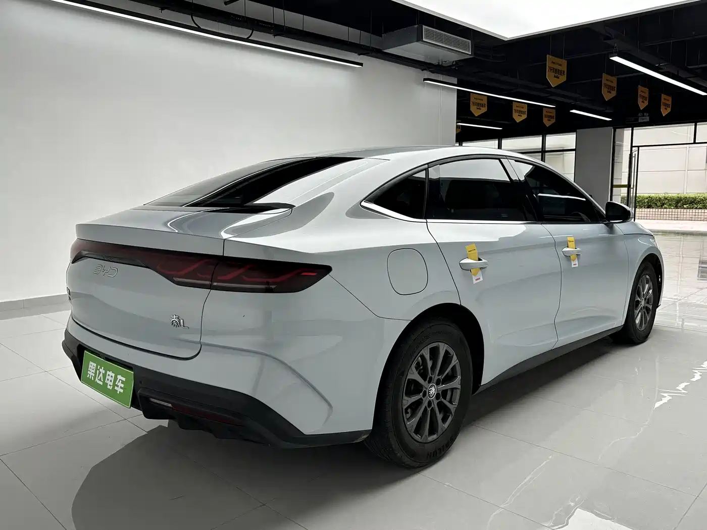 BYD Qin L 2024 DM-i 80KM Leading Edition фото 5