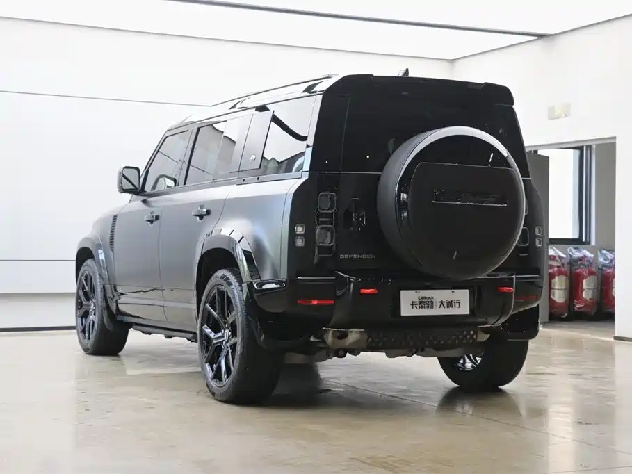 Land Rover Defender 2024 110 3.0T P400 X фото 35