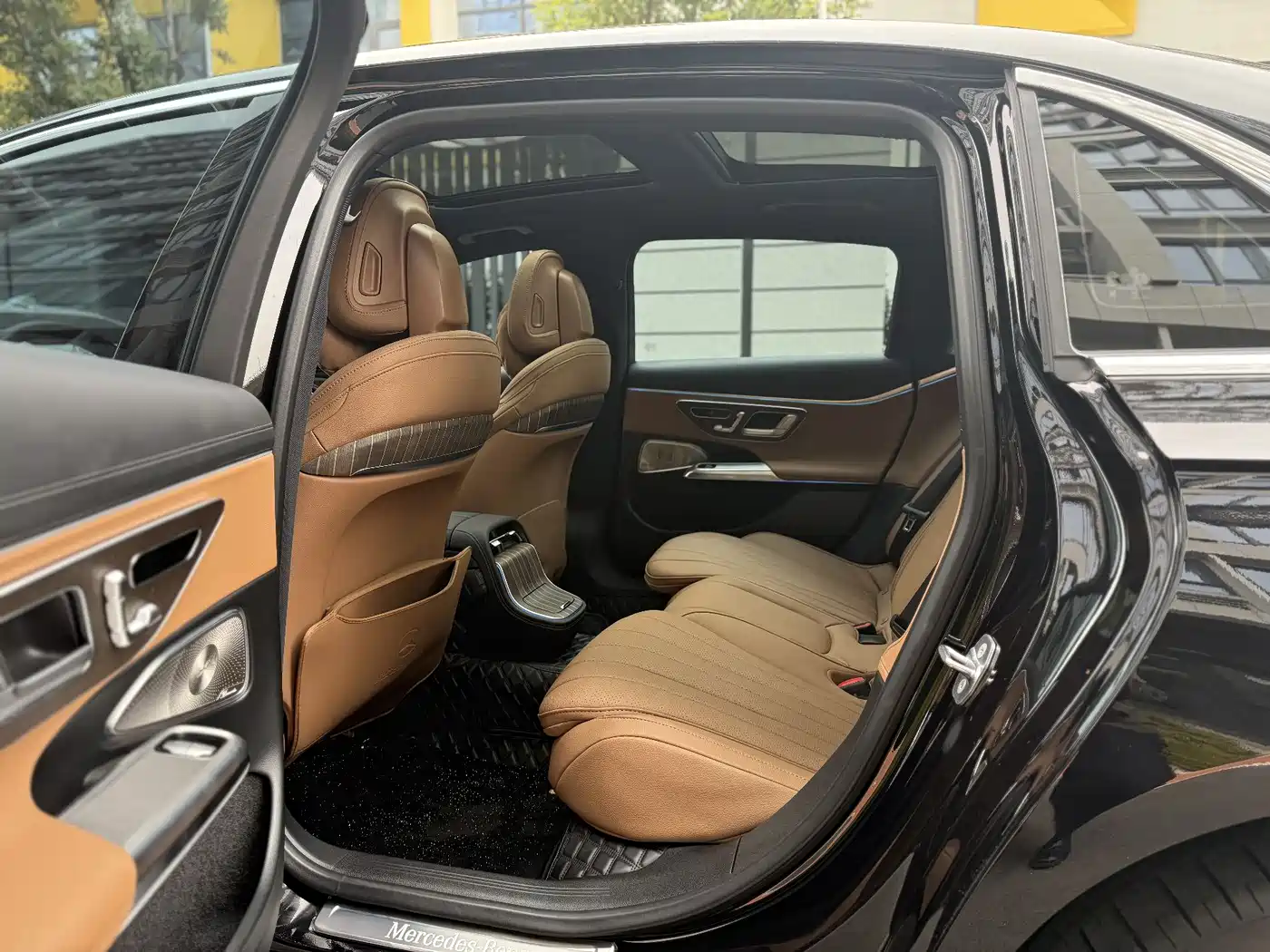 Mercedes-Benz E-Class 2024 Model E 300 L Luxury фото 8