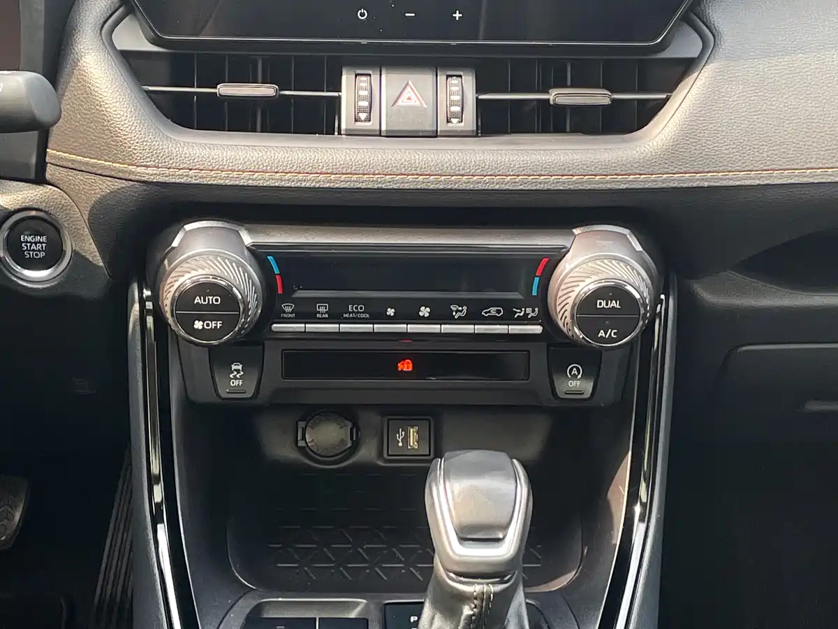 Toyota Wildlander 2024 2.0L CVT 2WD Luxury PLUS Edition фото 22