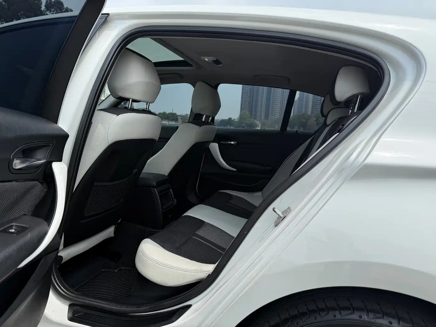 BMW 1 Series (Import) 2015 118i Urban Design Package фото 13