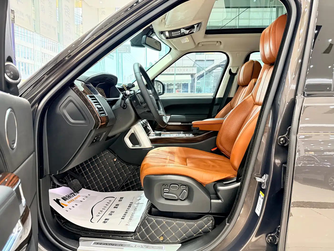 Land Rover Range Rover 2014 3.0 SC V6 Vogue SE Genesis Extended Edition фото 5