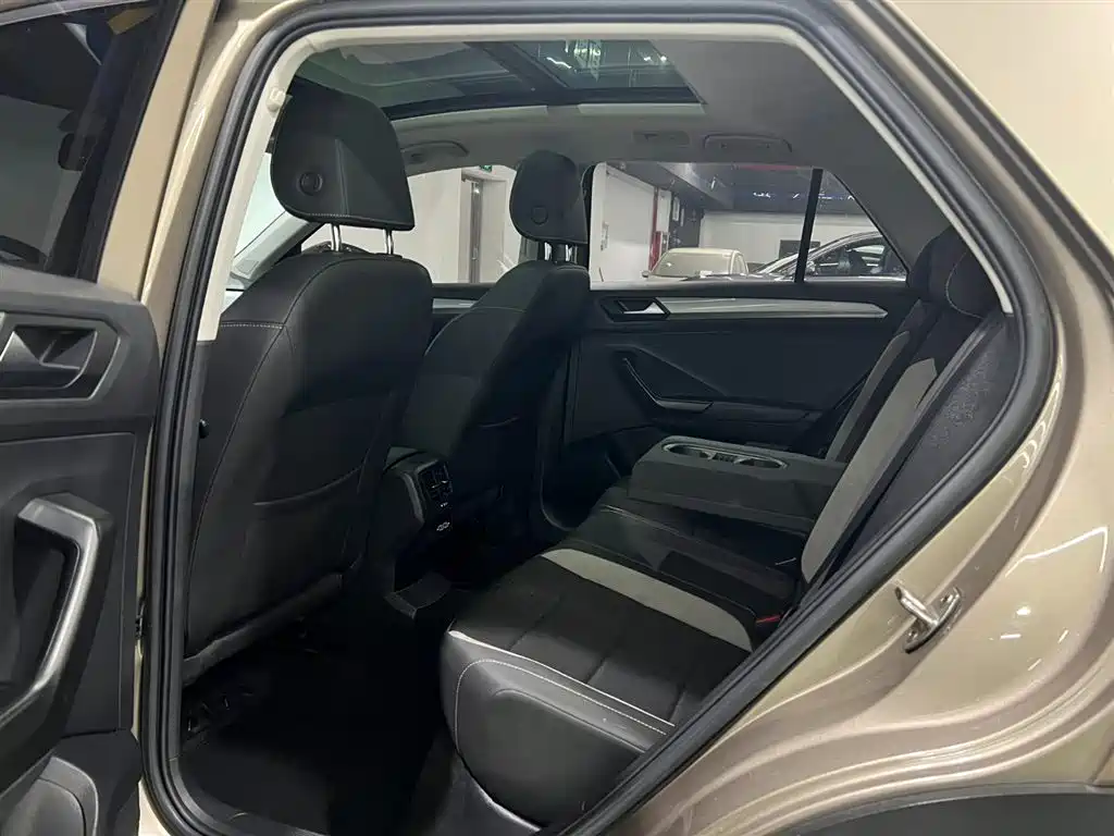 VOLKSWAGEN T ROC EXPLORING SONGS