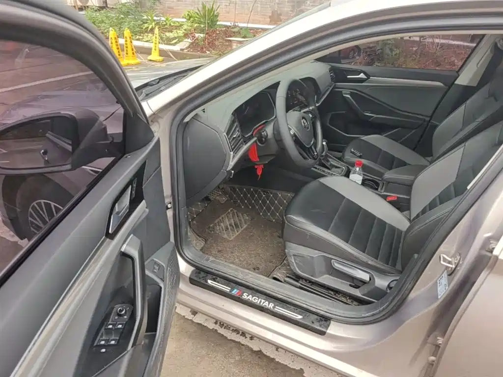 VOLKSWAGEN SAGITAR