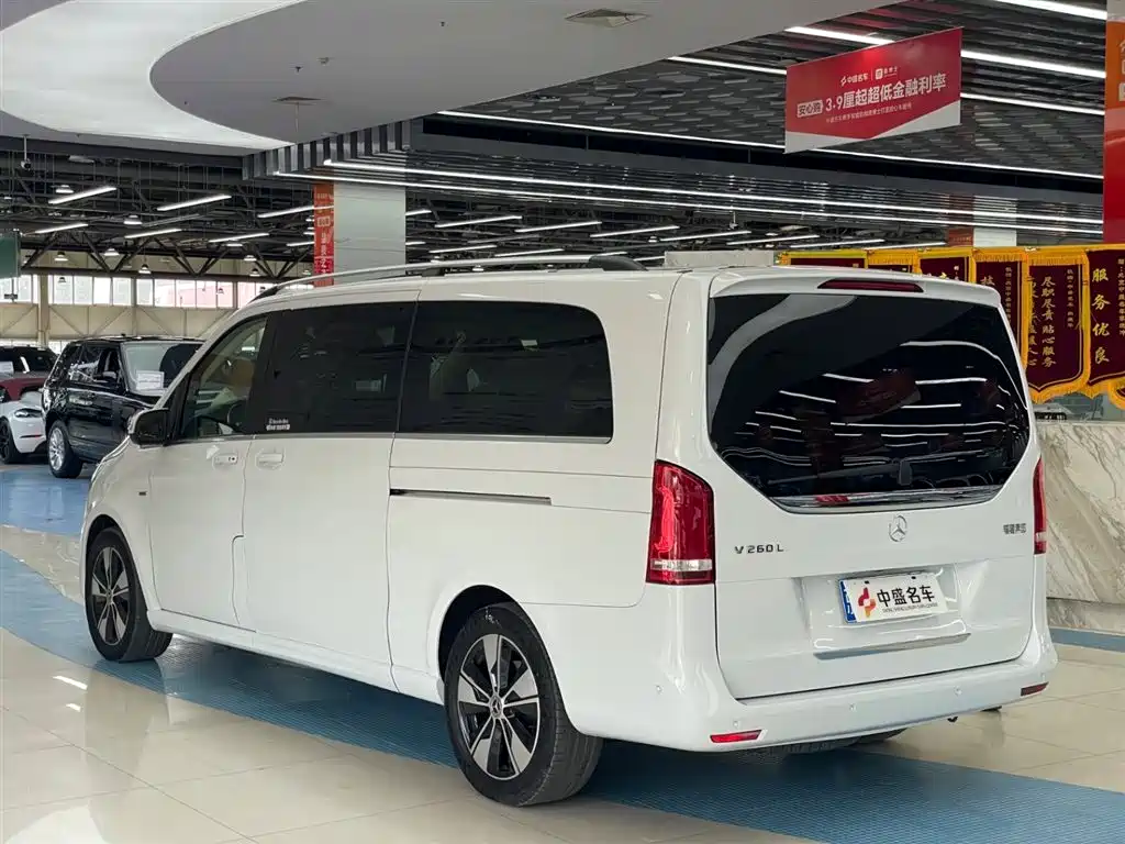 Mercedes-Benz V-Class 2021 V 260 L Long Wheelbase Premium Edition фото 5