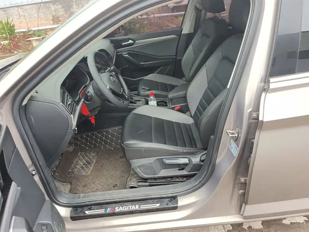 VOLKSWAGEN SAGITAR