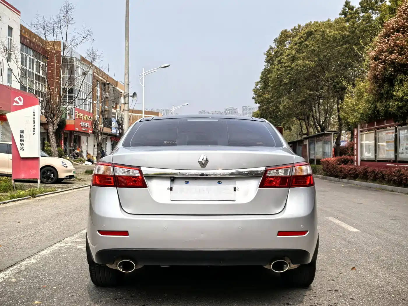 Renault Latitude 2011 2.5L Automatic Flagship Navigation Edition фото 4
