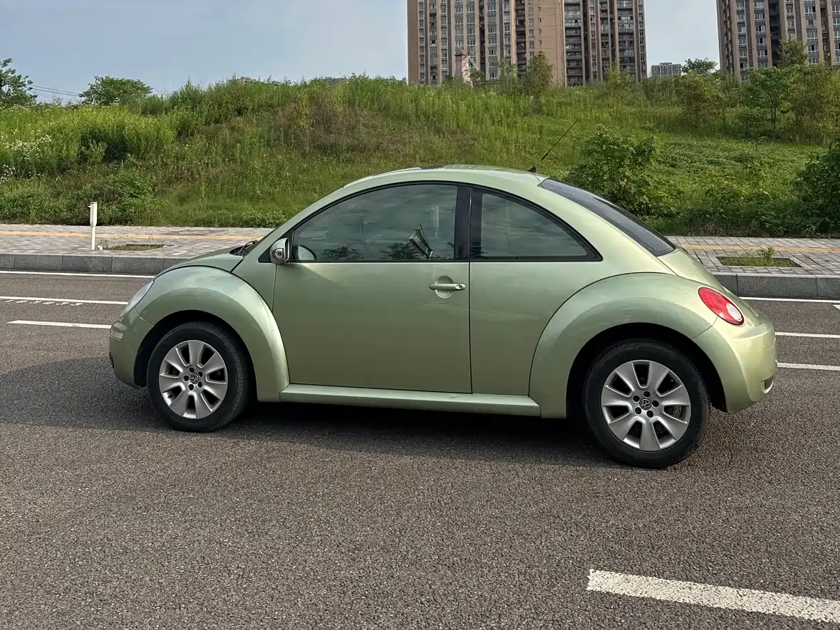 Volkswagen Beetle 2010 Model 2.0 BlackOrange Luxury Edition фото 7
