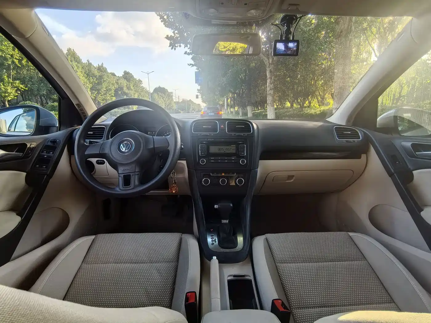 Photo 9 - Volkswagen Golf