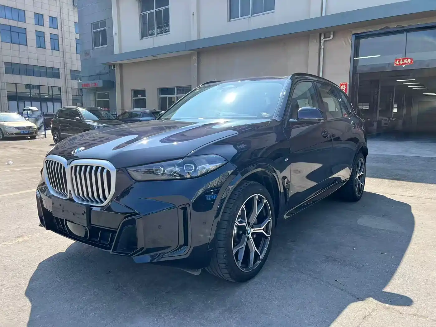 BMW X5 2025 Model xDrive 30Li M Sport Blackout Package