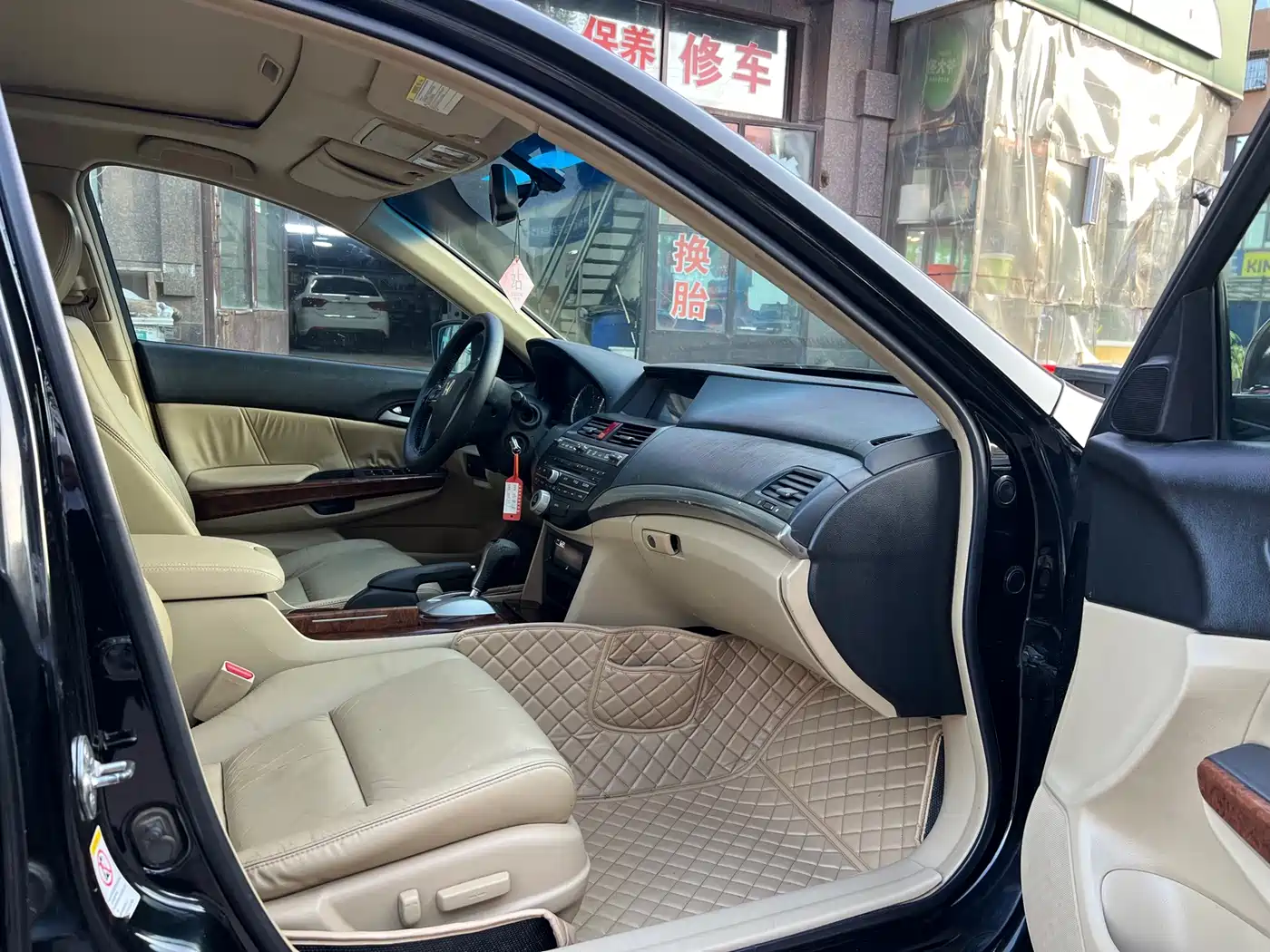 Фото 8 - Honda Accord