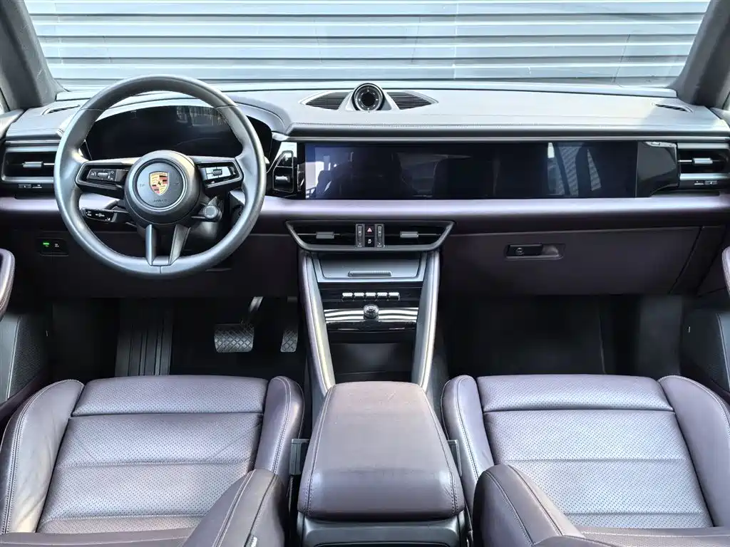 Фото 11 - Porsche Macan EV