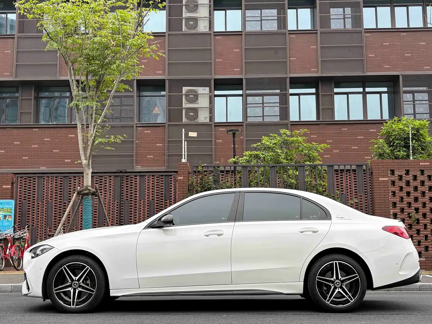 Mercedes-Benz C-Class 2024 C 260 L Night Edition Sport фото 5
