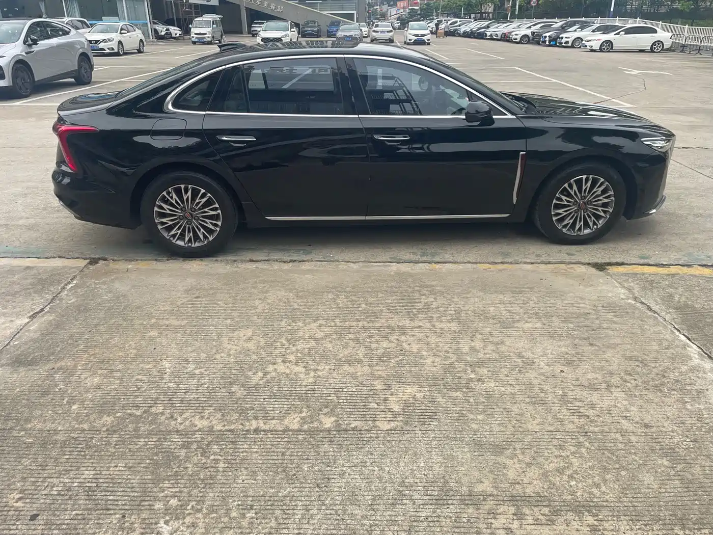 Hongqi H5 2023 1.5T DCT Smart Connect Joy Edition фото 15
