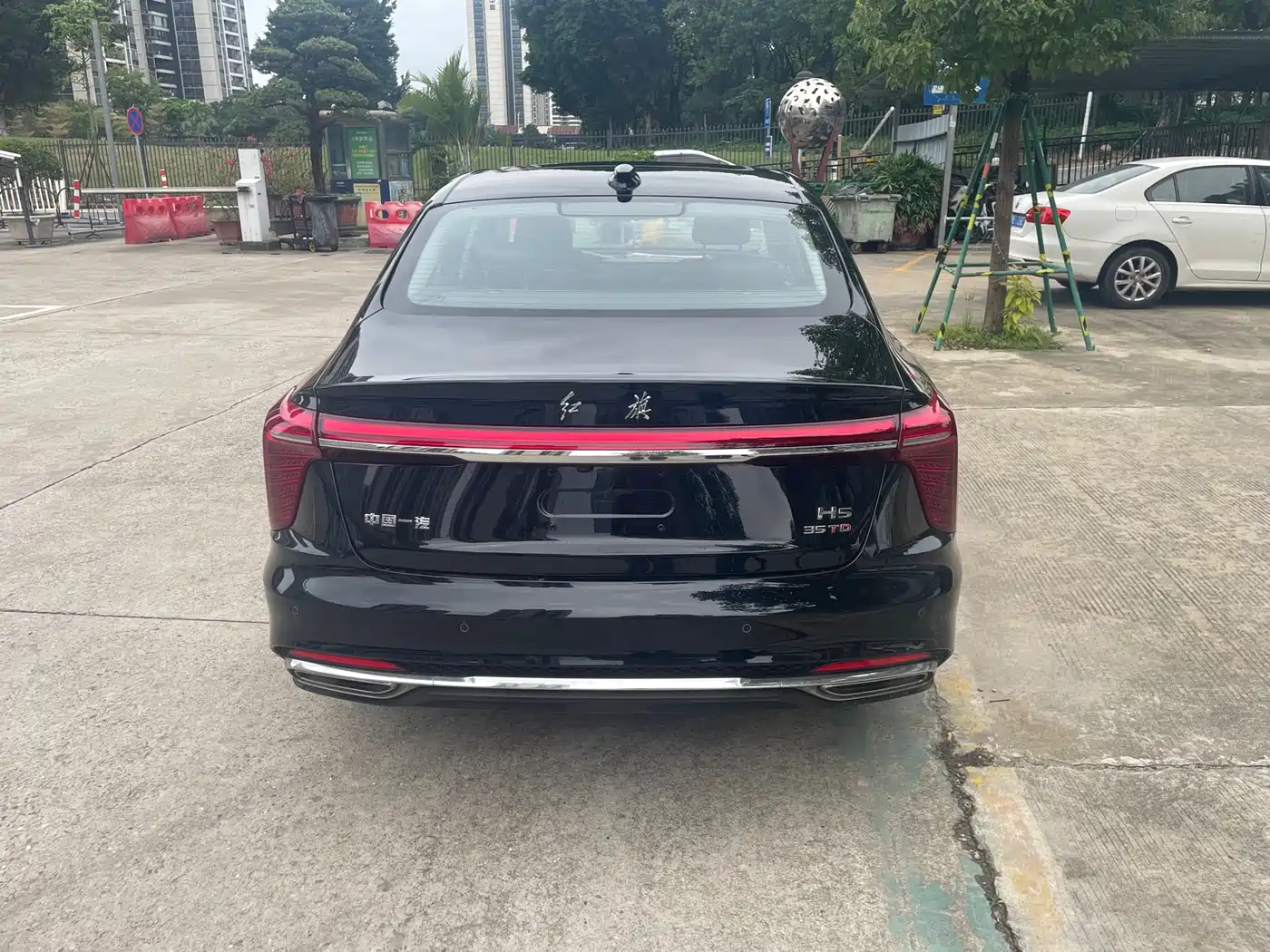 Hongqi H5 2023 1.5T DCT Smart Connect Joy Edition фото 13