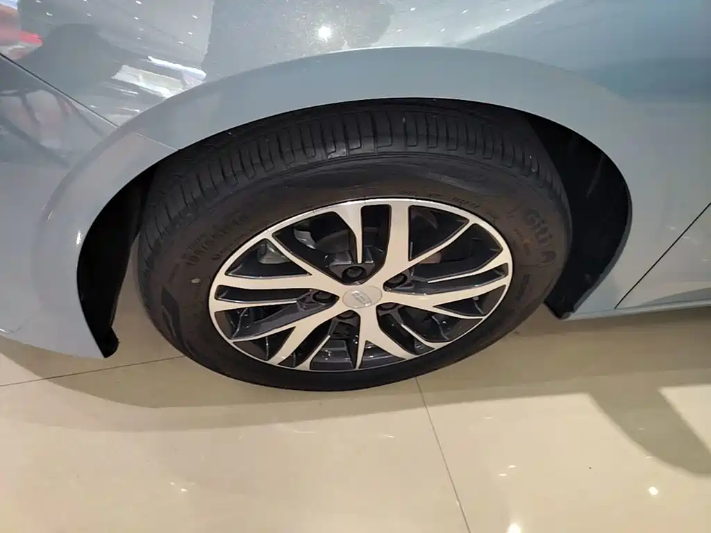 Фото 23 - Geely Emgrand