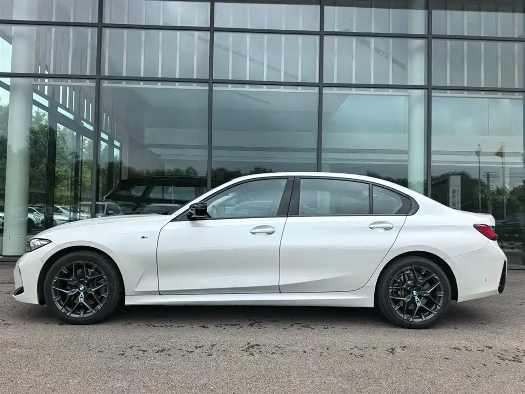 BMW 3 Series 2025 330Li M Sport Night Edition фото 3