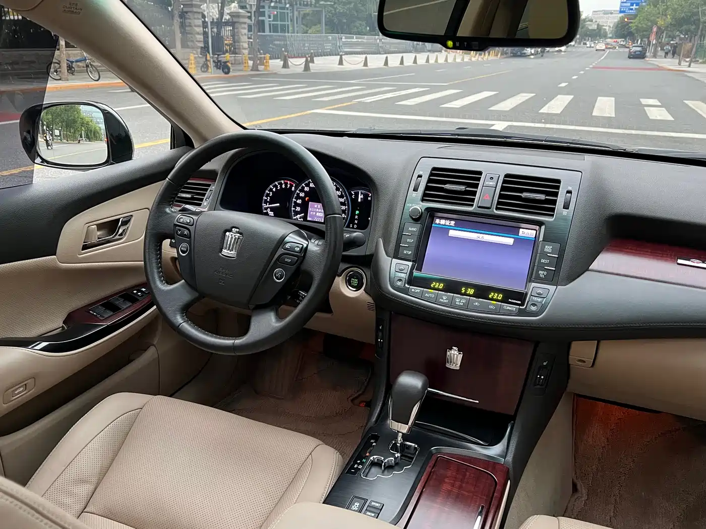 Toyota Crown 2010 2.5L Royal Leather Navigation Edition фото 21