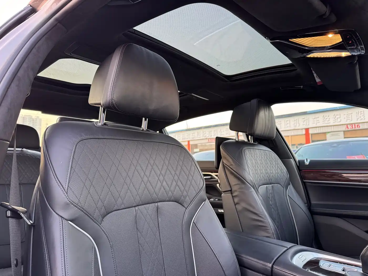 BMW 7 Series 2016 750Li xDrive 4-Seater фото 11