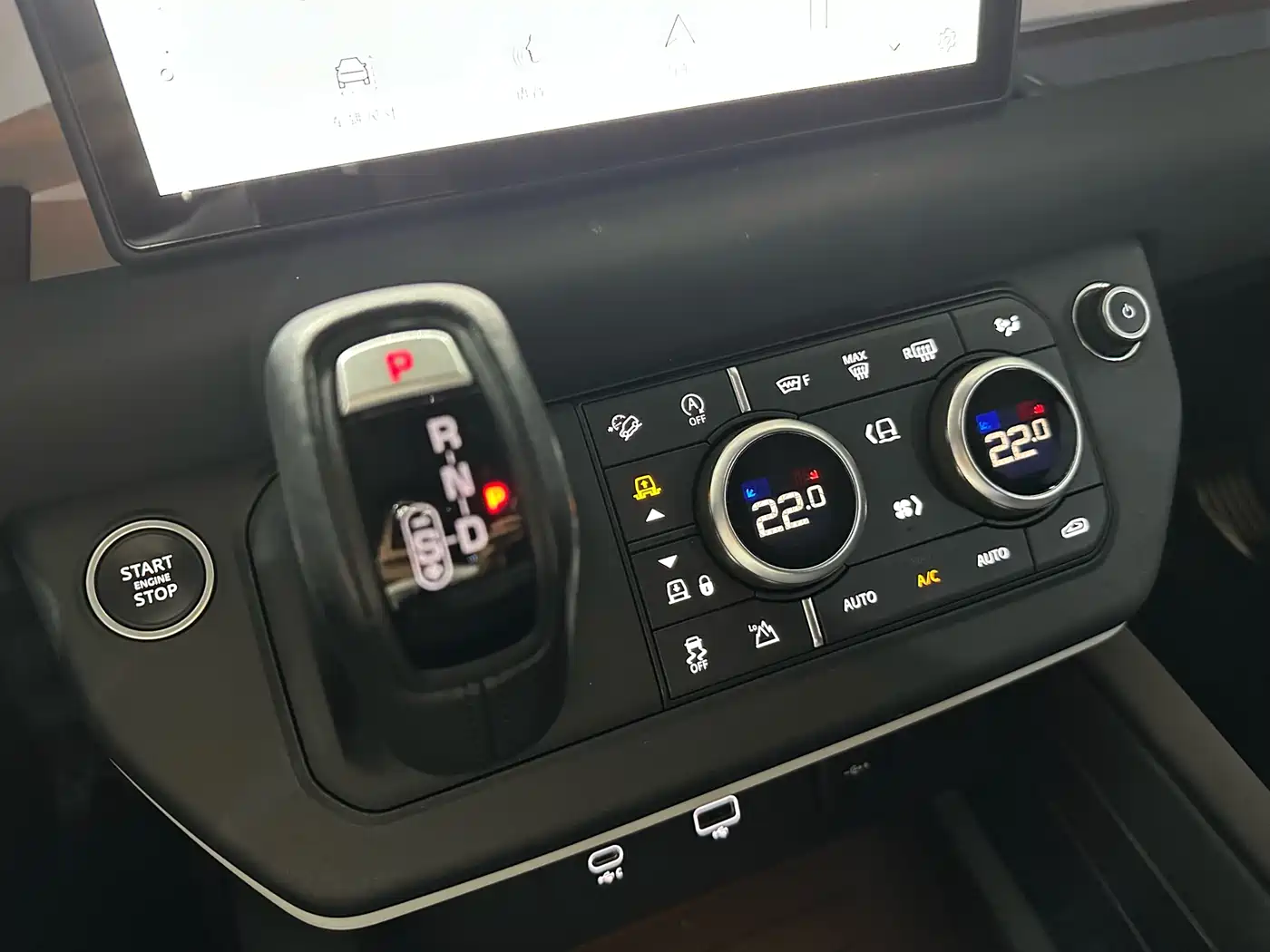 Land Rover Defender 2023 Model 90 3.0T P400 XS фото 12