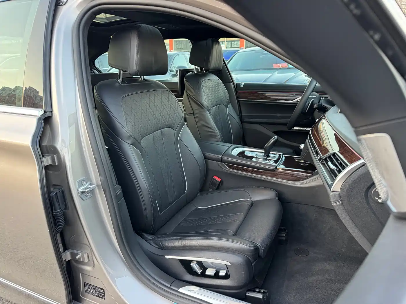 BMW 7 Series 2016 750Li xDrive 4-Seater фото 12