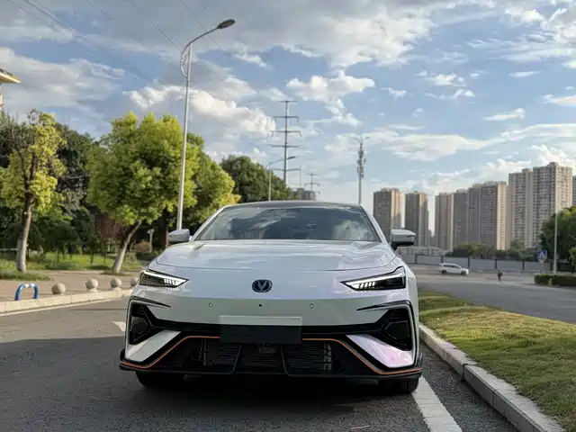 Changan UNI-V 2025 2.0T Sport Version — фото 2