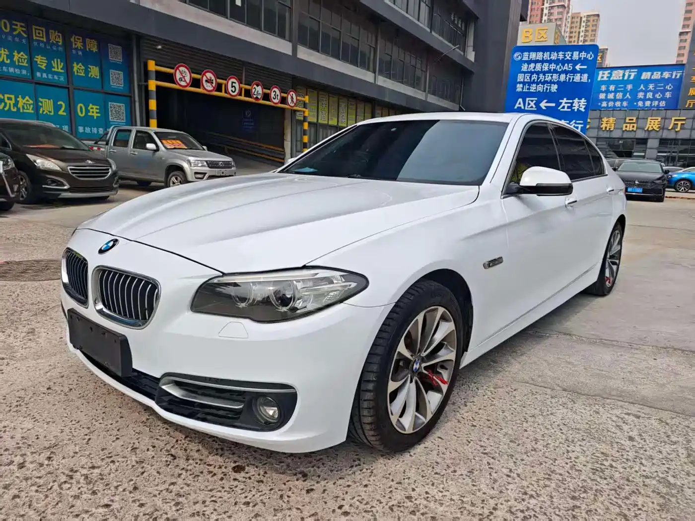 BMW 5 Series 2014 525Li Luxury Design Package