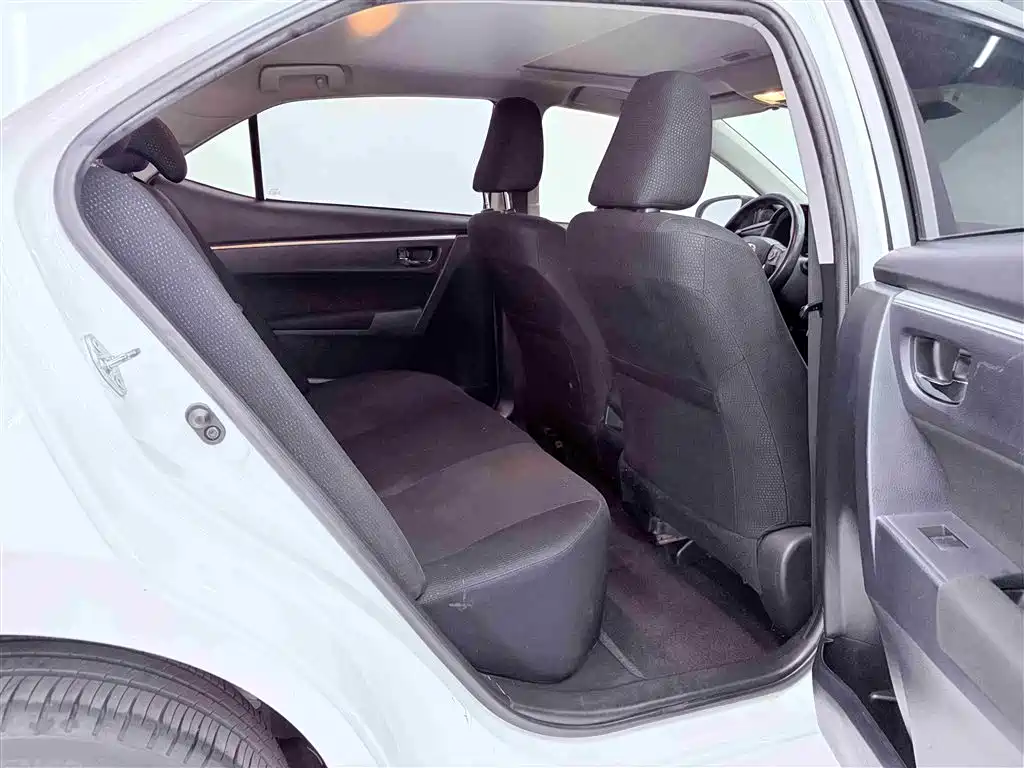 Toyota Corolla 2017 Facelift Hybrid 1.8L E-CVT Leading Edition фото 29