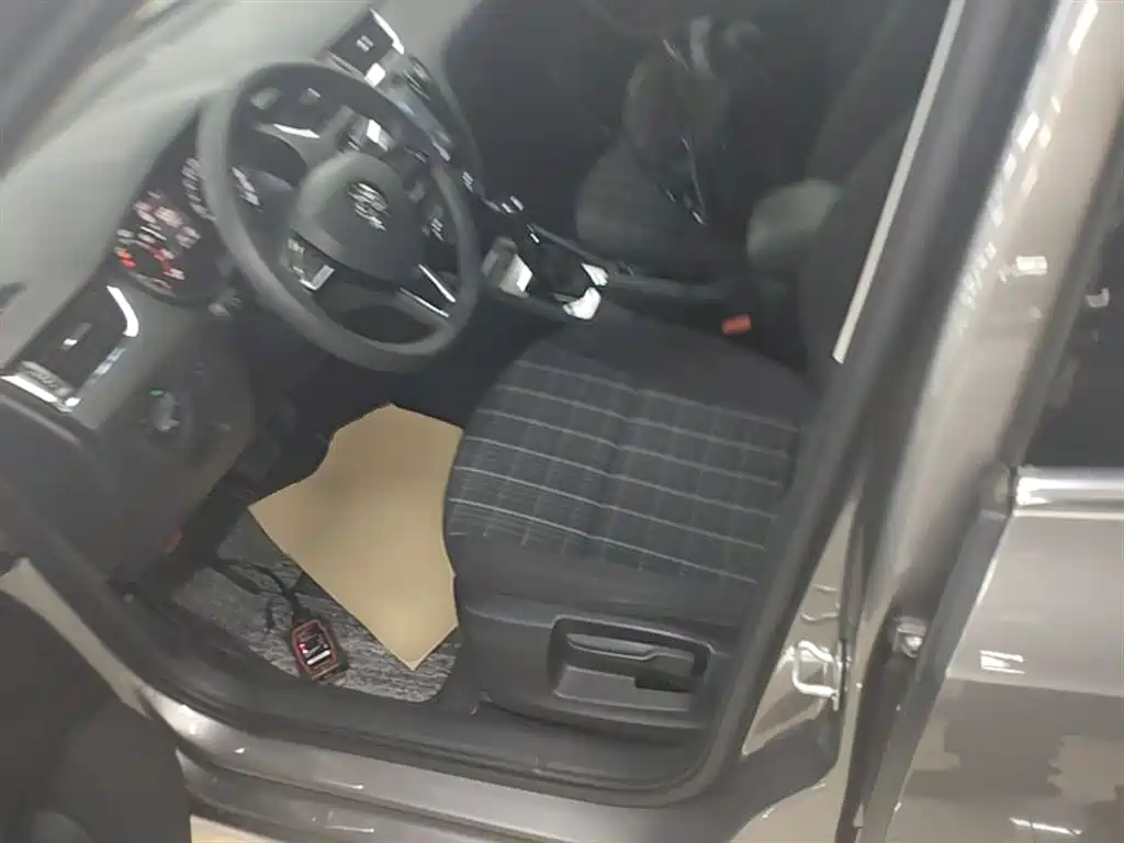 Škoda Octavia 2018 1.6L Automatic Comfort фото 15