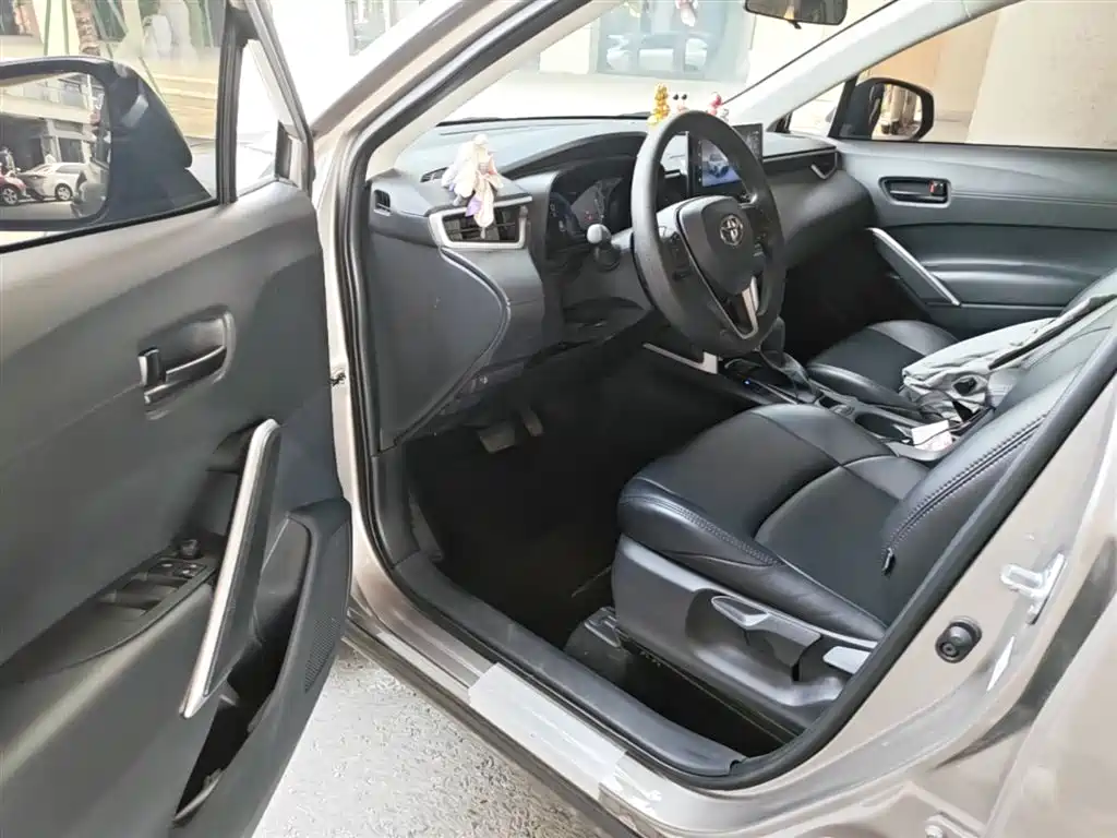 Toyota Frontlander 2023 2.0L CVT Elite Edition фото 14