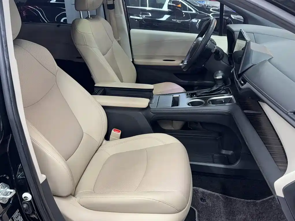 Toyota Sienna 2023 2.5L Hybrid Premium Edition фото 22