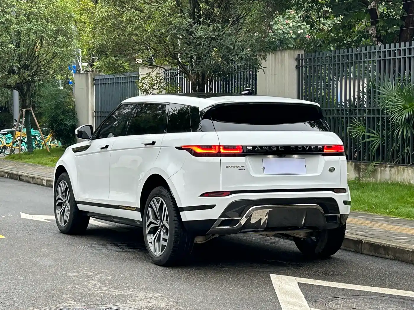 Land Rover Range Rover Evoque 2022 Range Rover Evoque L 249PS R-Dynamic Luxury Edition фото 7