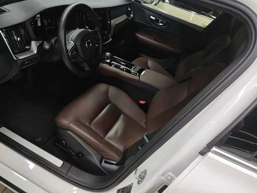 Фото 15 - Volvo S60 Plug-in Hybrid