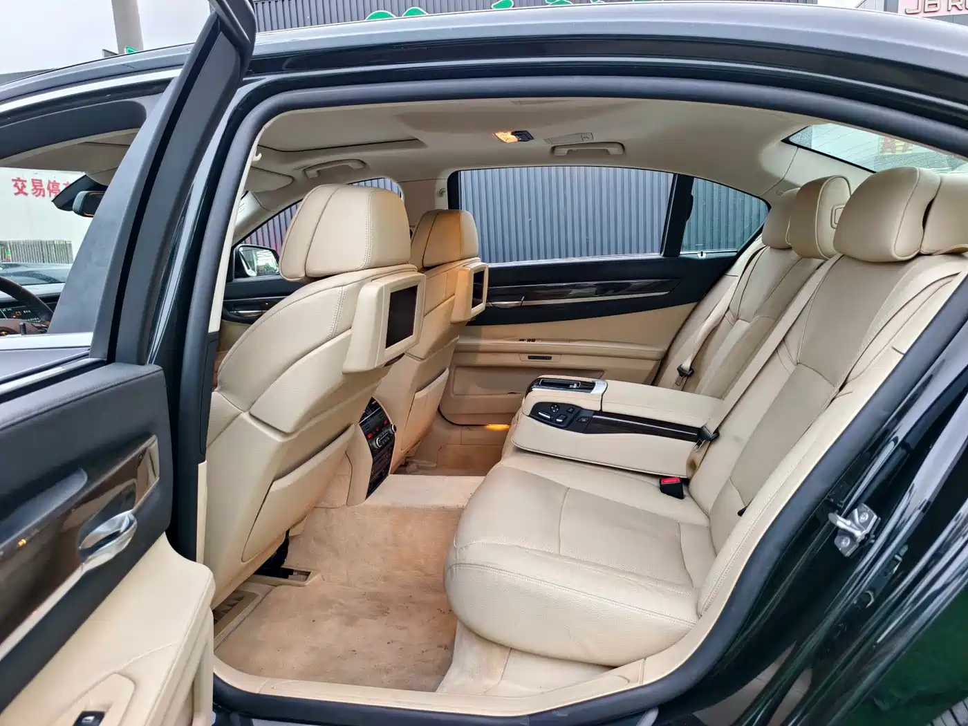 BMW 7 Series 2009 730Li Luxury фото 11