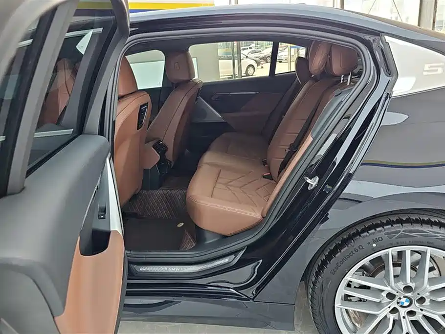 BMW 5 Series 2025 525Li Luxury Package фото 11