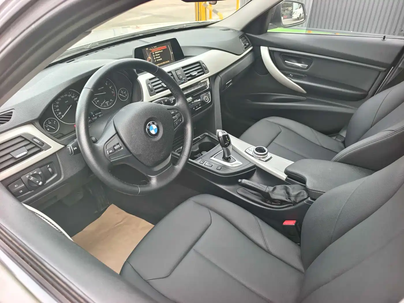 BMW 3 Series 2016 320i Fashion Model фото 8