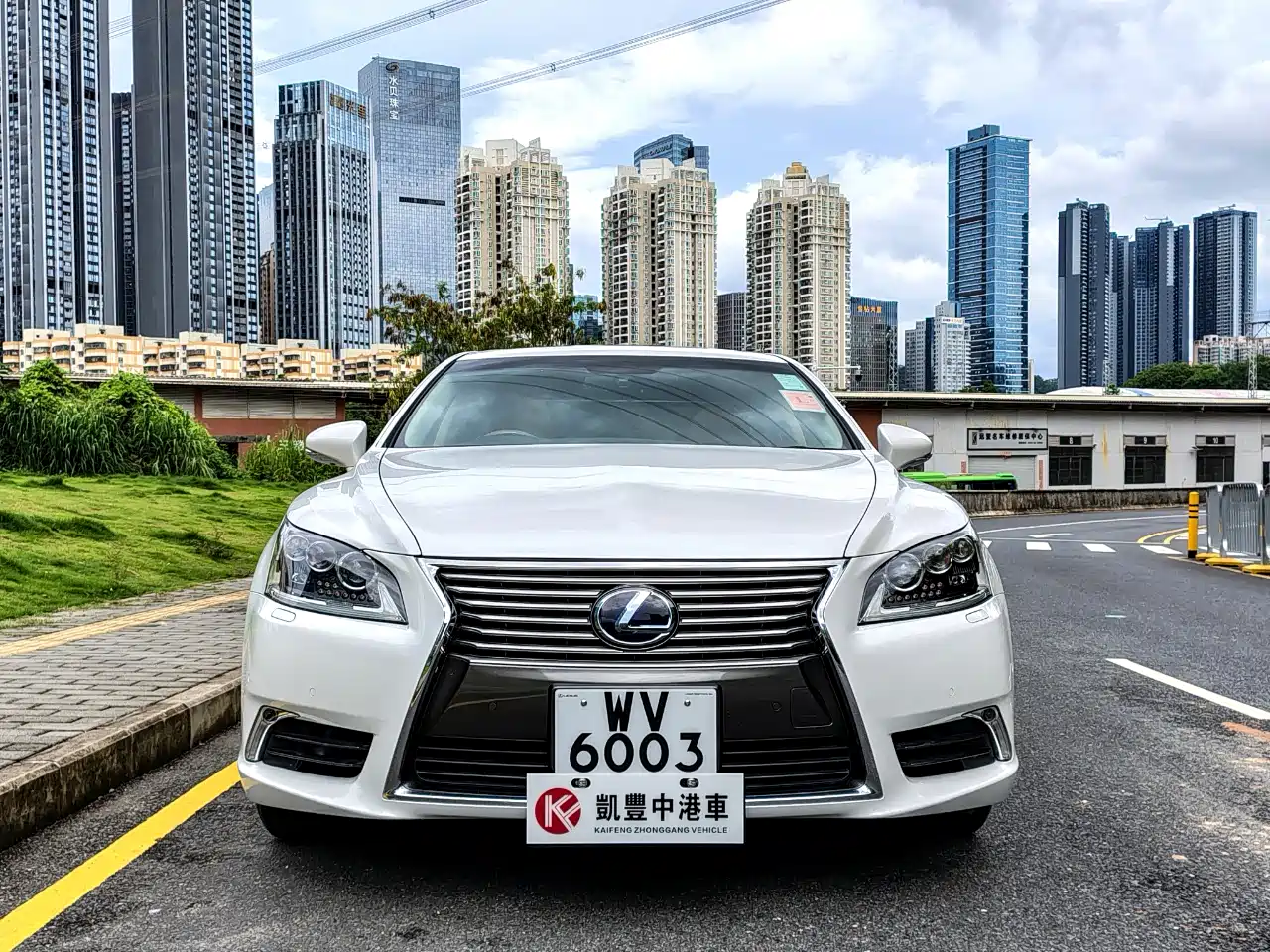 Lexus LS 2016 600hL фото 2