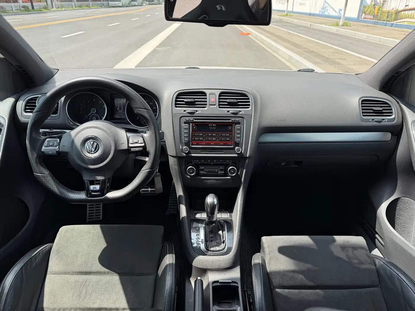Volkswagen Golf (Import) 2011 2.0TSI R фото 11