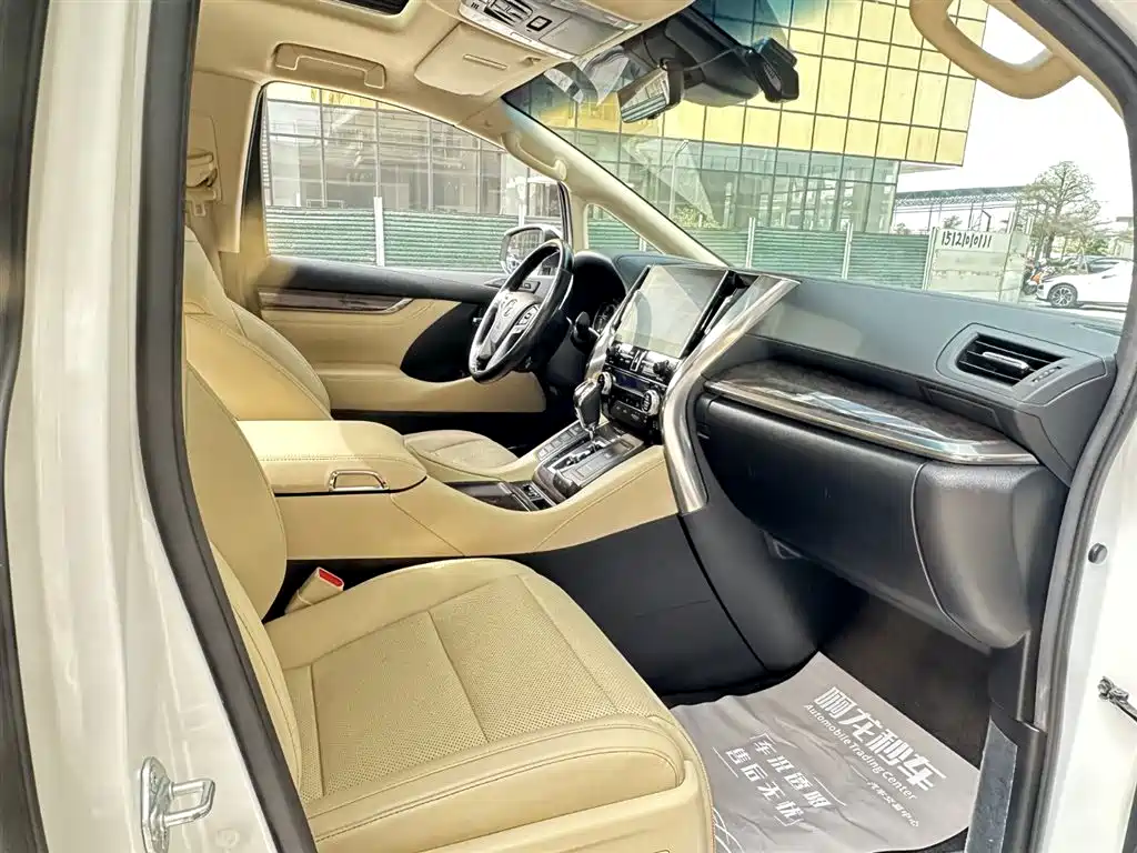 Toyota Vellfire 2020 Twin Engine 2.5L HV Premium Edition фото 14